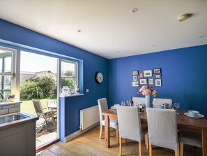 Refrigerador, lavavajillas, tetera eléctrica y tostadora 