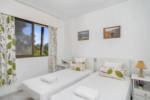 2 bedrooms, iron/ironing board, free WiFi, bed sheets