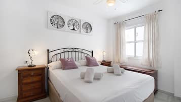 3 bedrooms, bed sheets