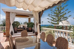 Outdoor dining - El Rosario sunny terrace by Costarentals - Ref M6 (Marbella)