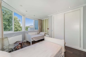 2 habitaciones, tabla de planchar con plancha y wifi gratis 