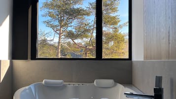 Chambre Deluxe | Salle de bain | Douche, sĂšche-cheveux, peignoirs, bidet