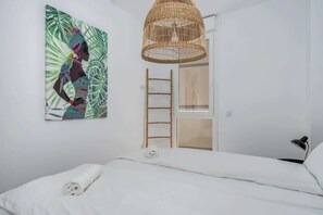 2 bedrooms, iron/ironing board, travel cot, free WiFi