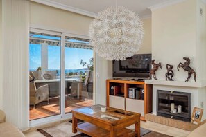 Smart TV, offices - Spacious El Faro Penthouse w/ Pool & Beach Access (Málaga)