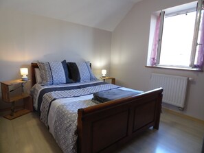 3 chambres, fer et planche à repasser, lit de bébé portatif, Wi-Fi