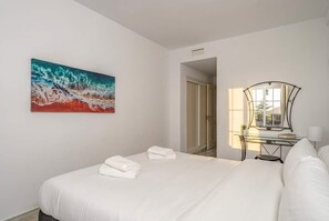 2 dormitoris, planxa i posts de planxar, wifi gratuïta i roba de llit 