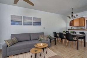 Een smart-tv, Netflix, streamingdiensten en een kantoor