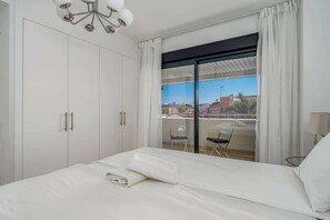 1 bedroom, iron/ironing board, free WiFi, bed sheets - Beachclose apt with pool by Costarentals - Ref 173 (Torremolinos)