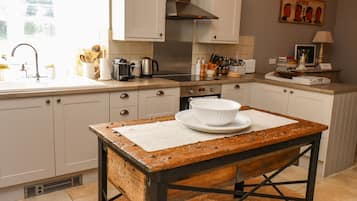 Fridge, dishwasher, cookware/dishes/utensils