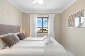 2 chambres, fer et planche à repasser, accès au Wi-Fi (inclus)
