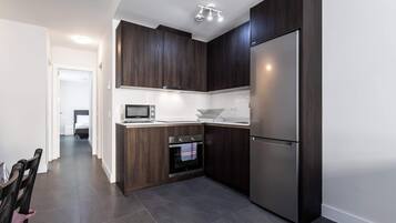 KĂŒhlschrank, Mikrowelle, Ofen, Herdplatte