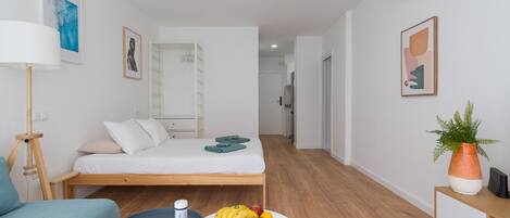 Silitysrauta/-lauta, ilmainen Wi-Fi, vuodevaatteet