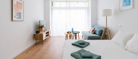 Iron/ironing board, free WiFi, bed sheets