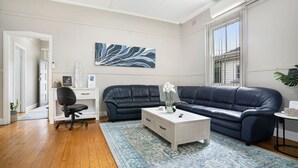 Unclassified image, 5 of 34, button - Spacious 3BR House near Figtree Grove - 8mins walk (Figtree)