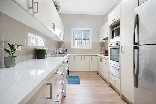 Spacious 3BR House near Figtree Grove - 8mins walk