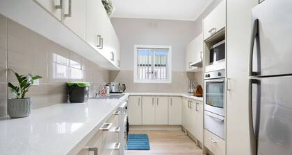 Spacious 3BR House near Figtree Grove - 8mins walk