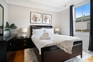 3 bedrooms, iron/ironing board, WiFi, bed sheets