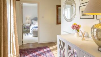 2 bedrooms, desk, iron/ironing board, travel cot