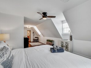 6 bedrooms, iron/ironing board, WiFi, bed sheets