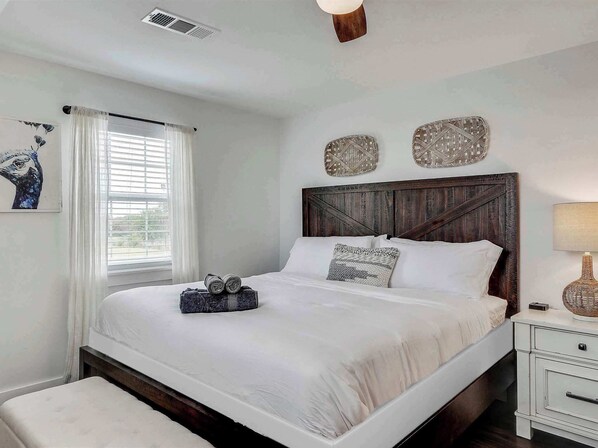 6 habitaciones, tabla de planchar con plancha, wifi y ropa de cama 