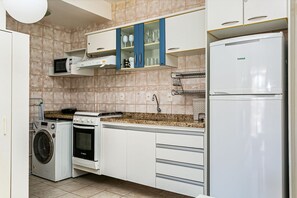 Fridge, microwave, oven, coffee/tea maker - WI-FI 240MB | 350m from Jurerê Beach #JA13 (Florianópolis)