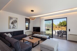 Smart TV, stereo, offices