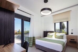 5 habitaciones, caja de seguridad en la habitación y escritorio