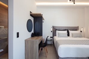 5 bedrooms, in-room safe, desk, iron/ironing board