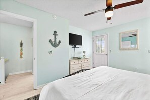 2 bedrooms, iron/ironing board, WiFi, bed sheets - 17214 Front Beach Rd T28-House, Few Mins to Beach! (Panama City)