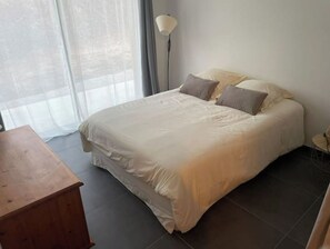 4 bedrooms, iron/ironing board, travel crib, free WiFi