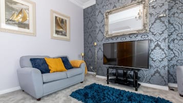 House | 4 bedrooms, iron/ironing board, free WiFi, bed sheets