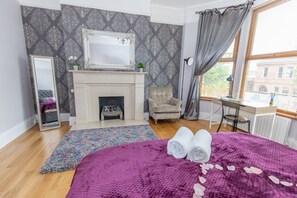 House | 4 bedrooms, iron/ironing board, free WiFi, bed sheets - Remarkable Luxurious Home at the Edge of City (Belfast)