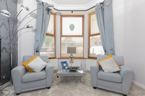 Living area - Remarkable Luxurious Home at the Edge of City (Belfast)