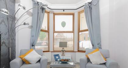 Remarkable Luxurious Home at the Edge of City