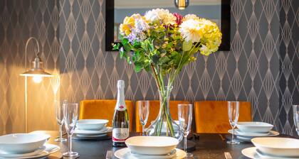 Remarkable Luxurious Home at the Edge of City