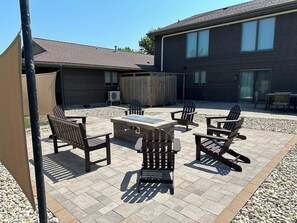 Outdoor dining - 7 Bedroom Country Lodge Close to Town - Rooster Roost Ranch Lodge (Mitchell)