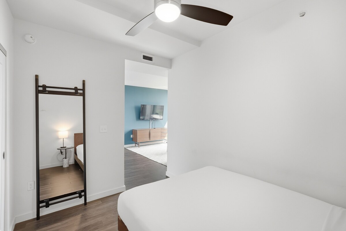 Premium Studio | Laptop workspace, blackout drapes, iron/ironing board, travel crib
