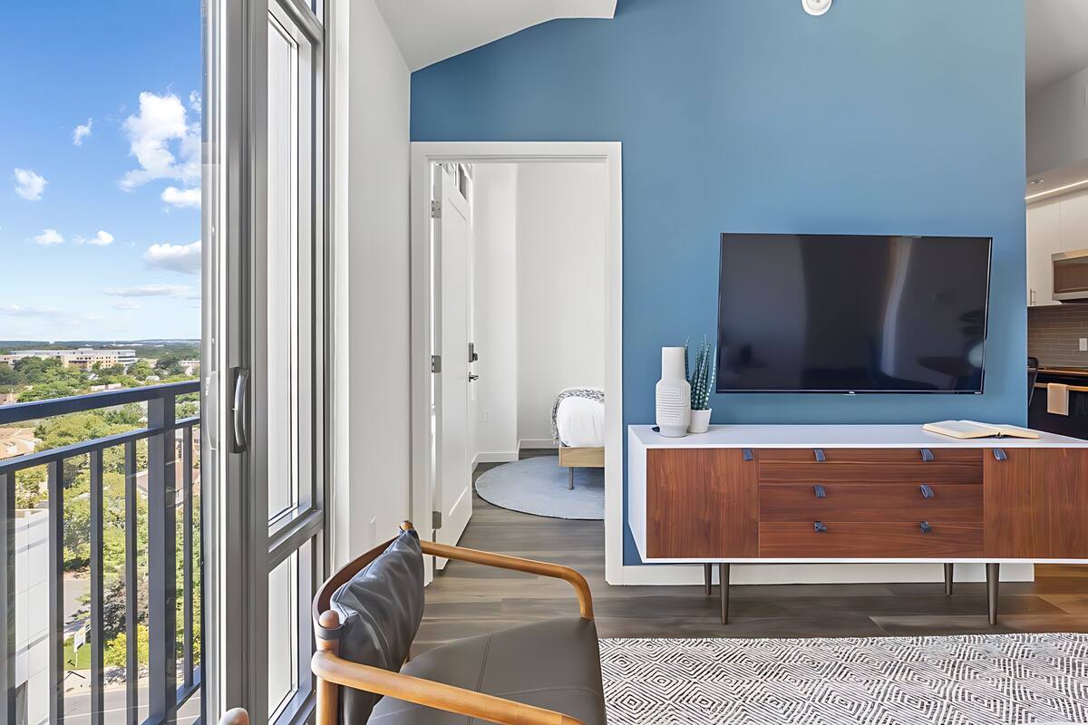 Apartment, 2 Bedrooms, Transfer Shower | Living area | Flat-screen TV, Netflix, Hulu, streaming services