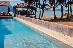 Piscine intérieure, piscine extérieure