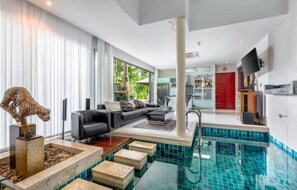 Piscine intérieure, piscine extérieure