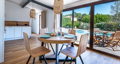 La Piscine, holiday home with heated pool