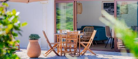 屋外ダイニングエリア