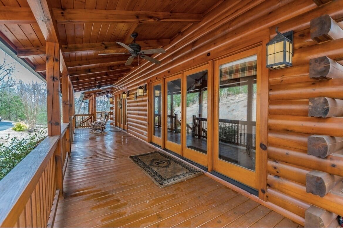 Cozy Mountain Hideaway + Hot Tub + Mins to Downtown Dahlonega