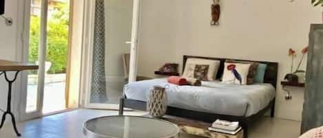 1 Schlafzimmer, Schreibtisch, Bügeleisen/Bügelbrett, Reisekinderbett