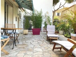 تناول الطعام بالخارج