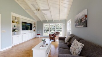 House, 2 Bedrooms | Living area