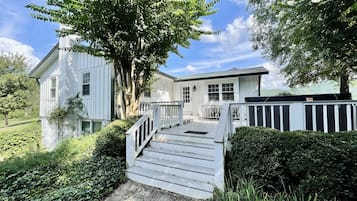 House, 2 Bedrooms | Exterior