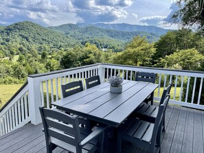 House, 2 Bedrooms | Outdoor dining - Peace Of Paradise 2 Bedroom Home by RedAwning (Townsend)