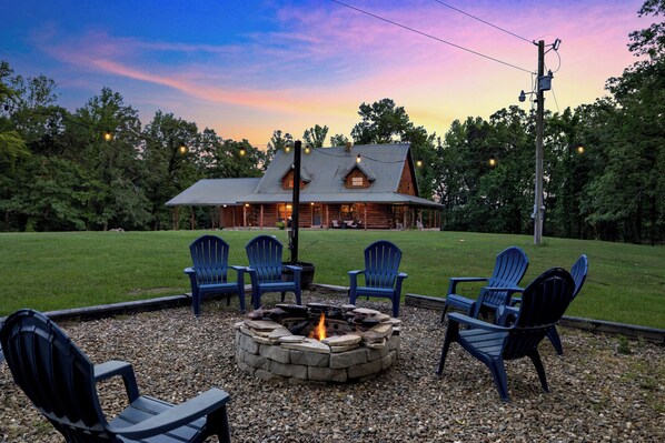 Property grounds - 6 Bedroom Cabin on 40 Acres w/ Private Pond (Broken Bow)