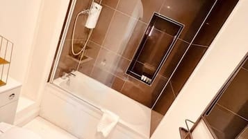 Exclusive Studio Suite | Bathroom | Free toiletries, hair dryer, towels